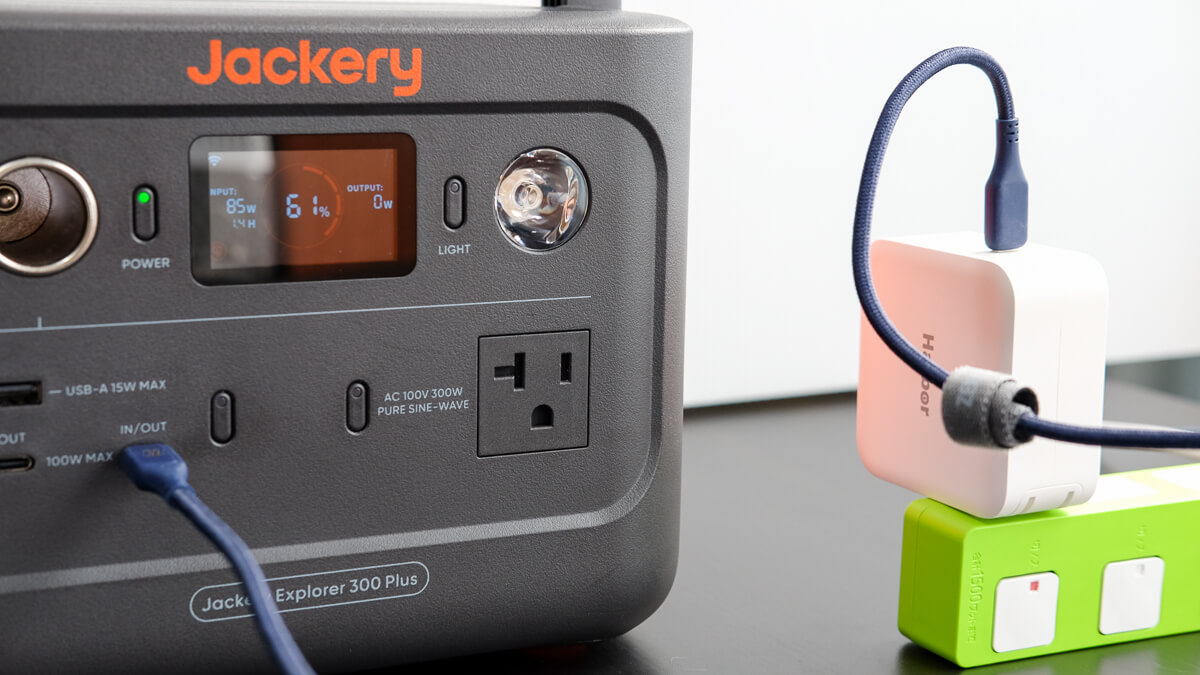 Jackery ポータブル電源 300 PlusはType-Cポートからの充電も可能