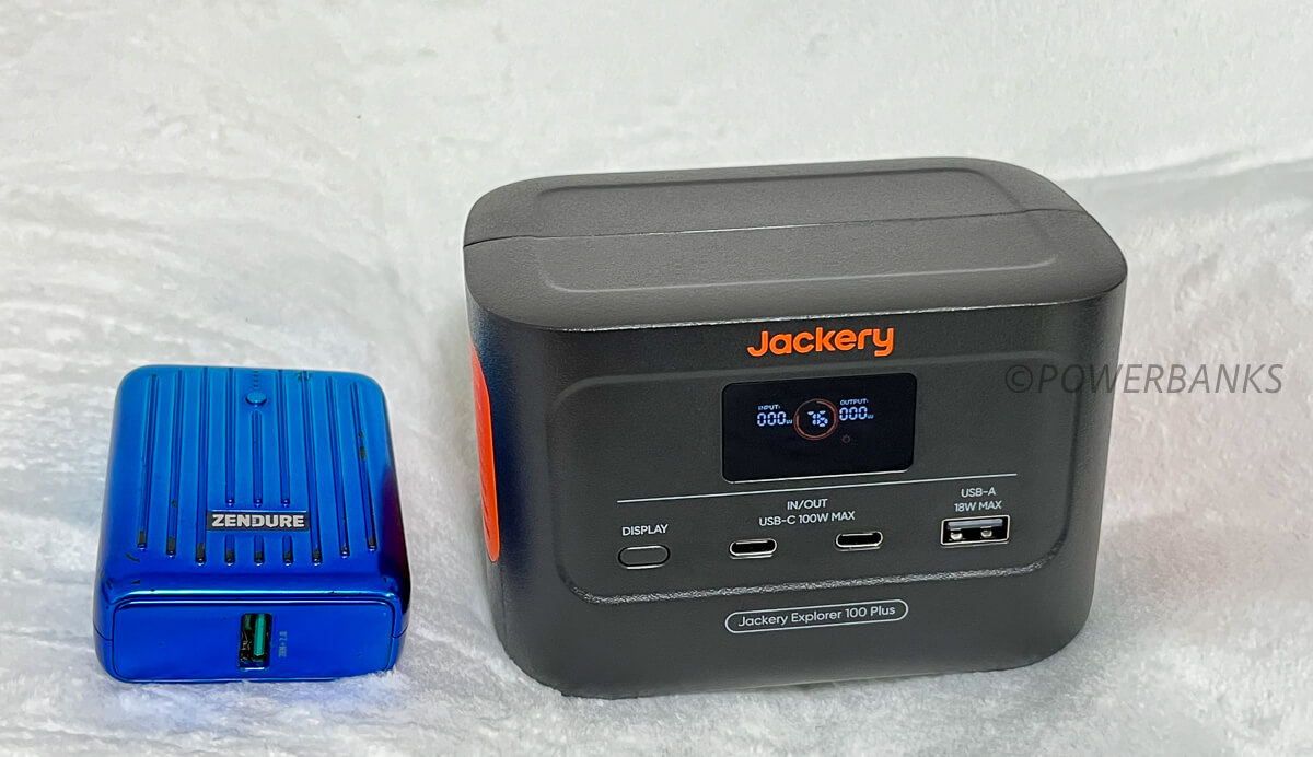 寒い季節のスマホのバッテリー対策：リン酸鉄のモバイルバッテリー Jackery Explorer 100 Plus